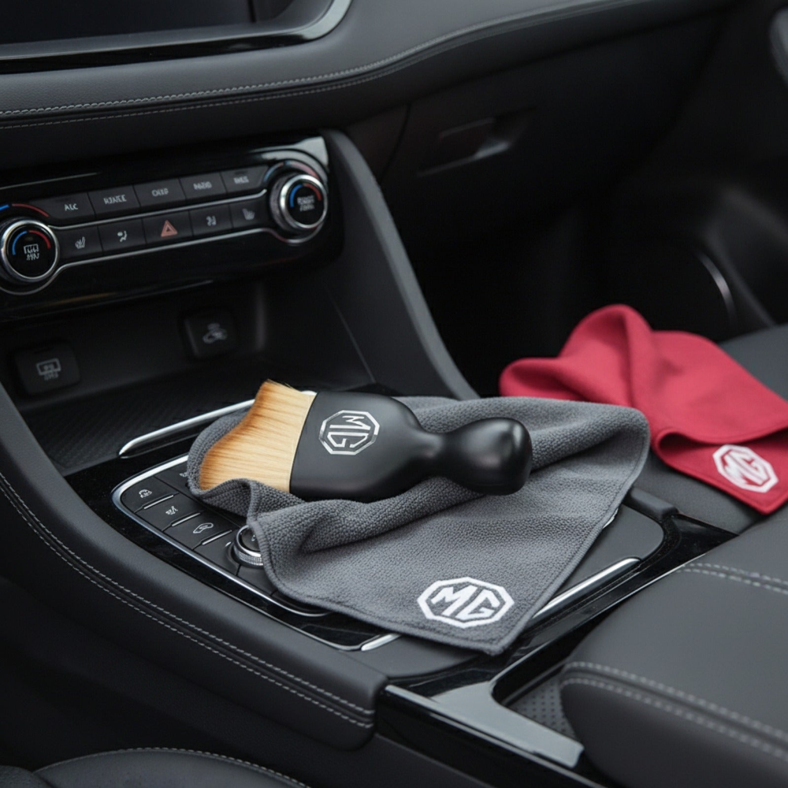 Chiffon Nettoyage Voiture avec Brosse Intégrée - Accessoire MG ZS, MG4 EV, MG HS